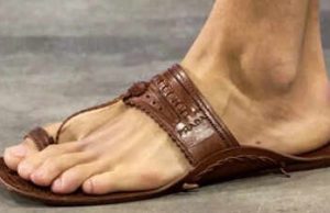 “Skandali i sandaleve”: Prada njeh trashëgiminë indiane pas kritikave për dizajnin e ri