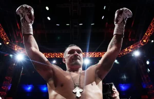 Boksieri ukrainas Oleksandr Usyk ulet në piedestalin e historisë