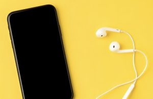 Kamala Harris shpjegon pse përdor vetëm kufje me tela: një këshillë sigurie nga ish-zëvendëspresidentja