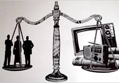 Në Shqipëri shteti nxjerr nga shtëpia median – dy fajtorë me nga një alibi.