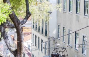 Aksident tragjik në Lisbonë: 16 viktima, vagoni del nga shinat