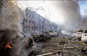 Rusia godet Ukrainën me sulmin ajror më të madh të luftës