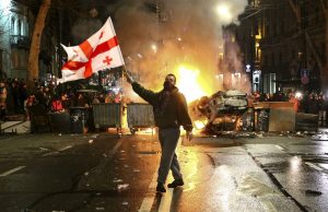 Protesta në Gjeorgji gjatë zgjedhjeve lokale — policia përdor gaz lotsjellës dhe ujë ndaj protestuesve